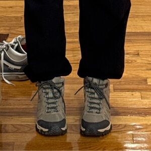 NEW with box Merrell Oakcreek Mid Waterproof Size US9